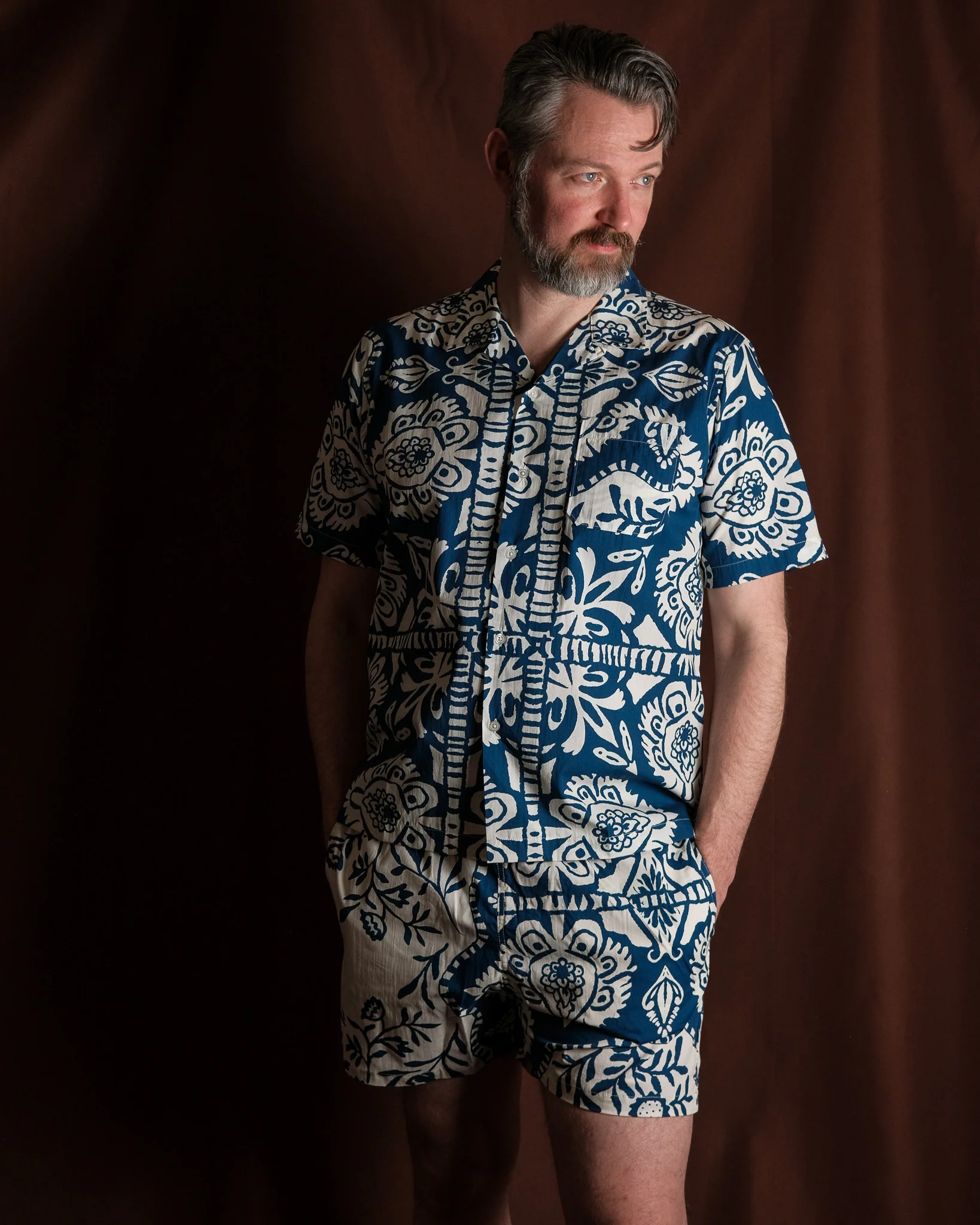 Action Short in Navy Island Print - Image 3