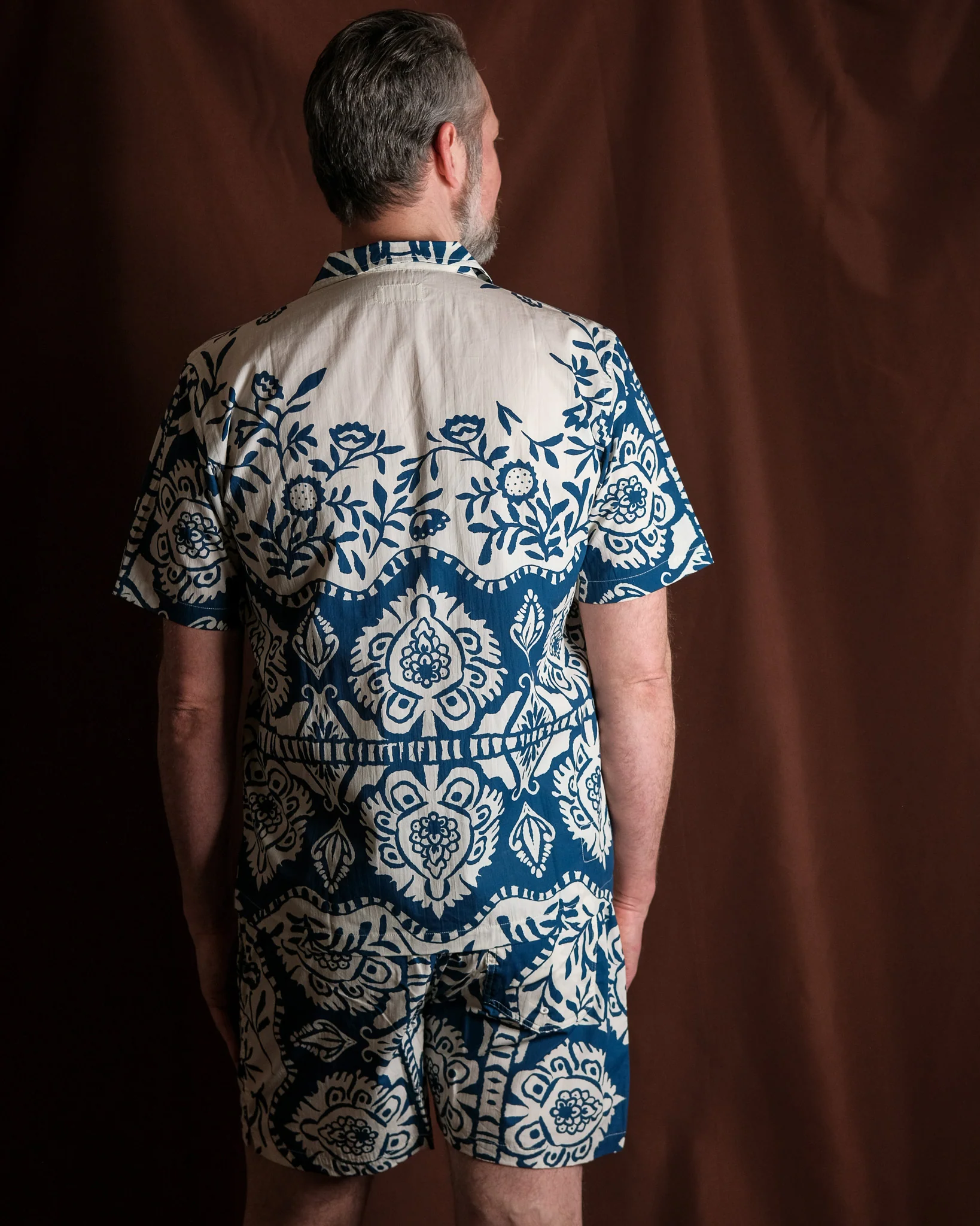 Action Short in Navy Island Print - Image 4